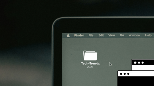 Laptop Interface mit einem Ordner "Tech-Trends 2025"
